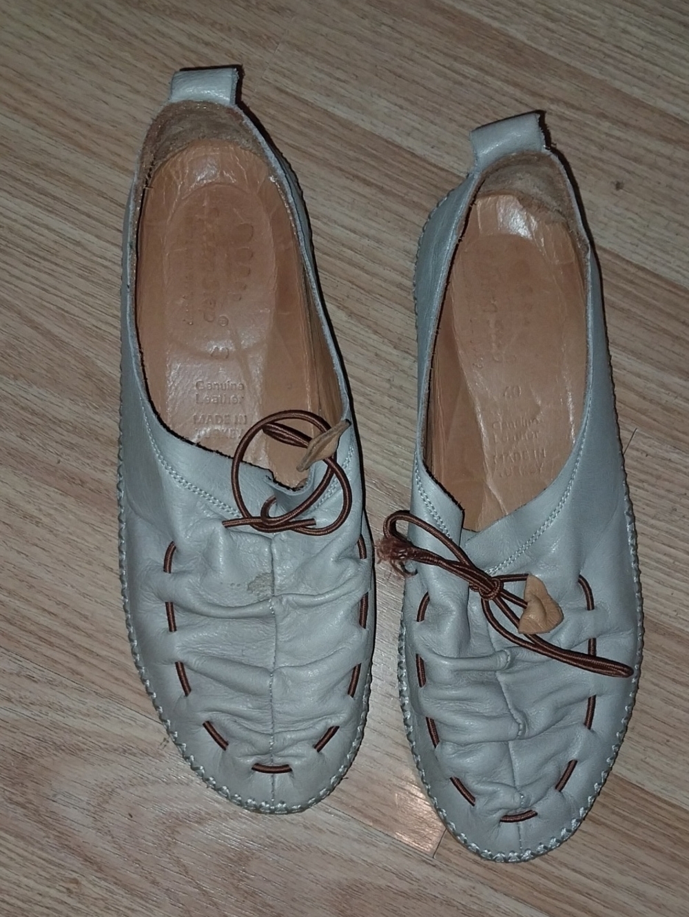 Spring Step Women's Light Gray Leather Lace-Up Moccasins